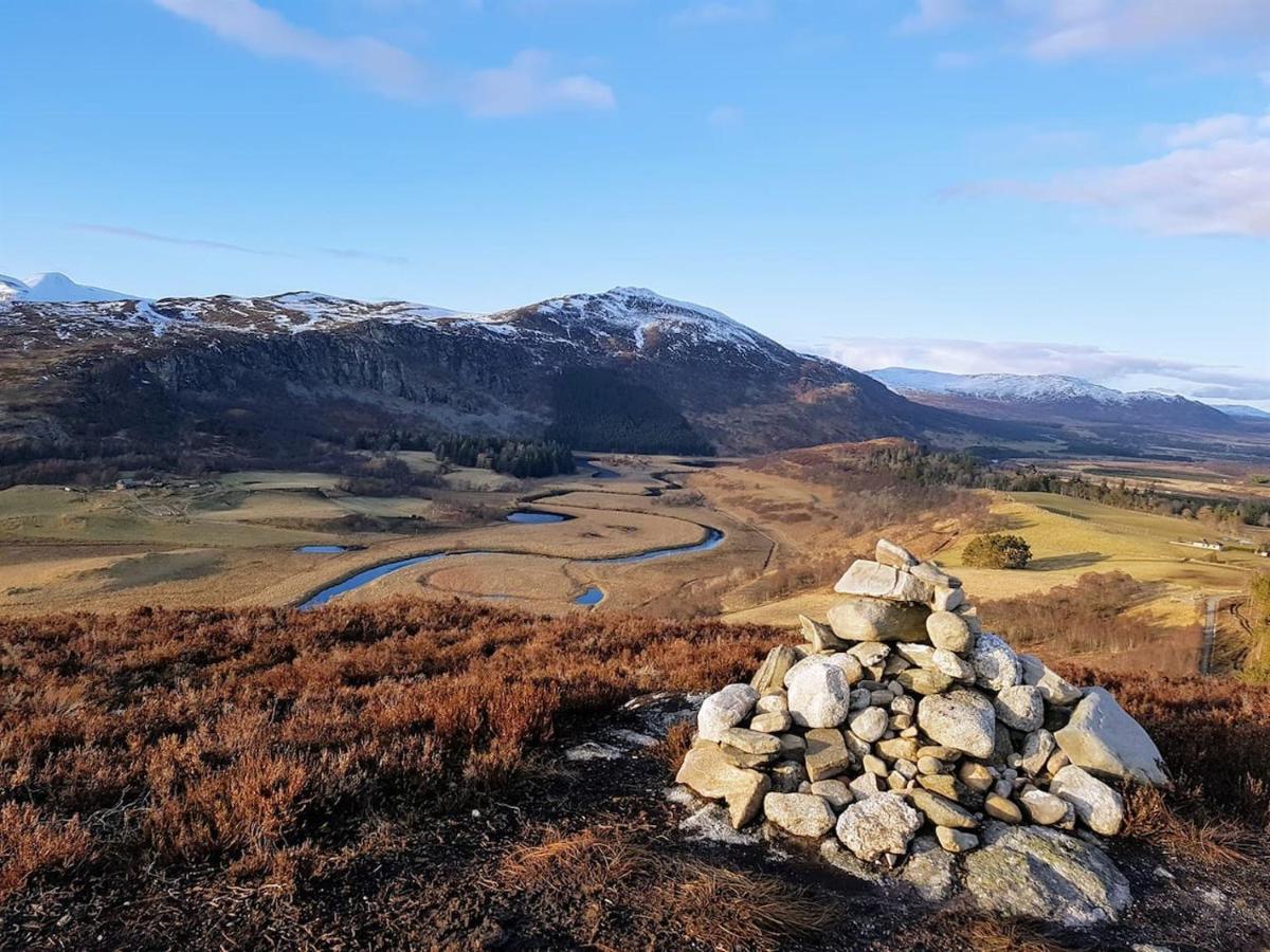 Villa Spectacular Mountain View Ecopod à Newtonmore Extérieur photo