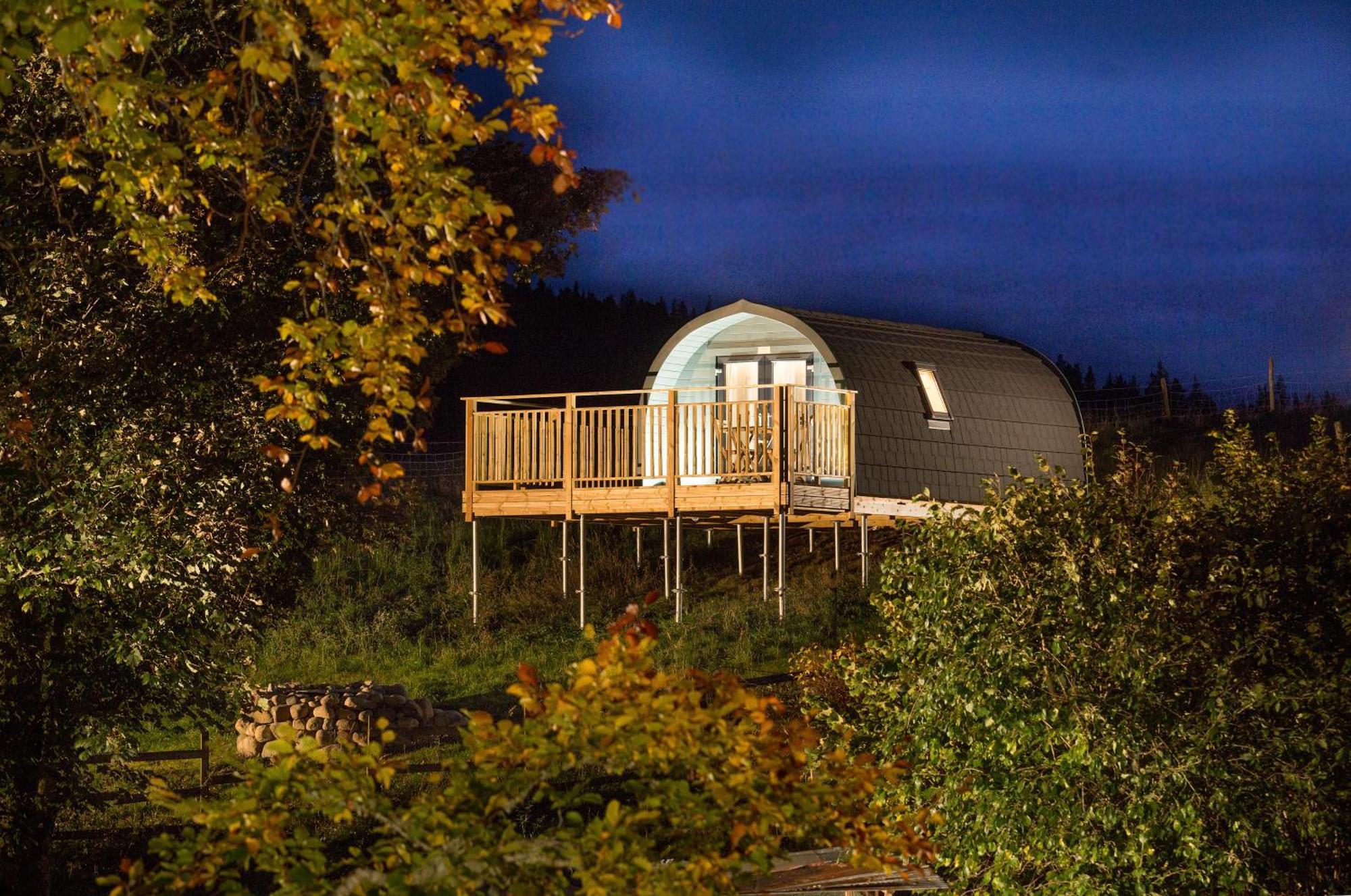 Villa Spectacular Mountain View Ecopod à Newtonmore Extérieur photo
