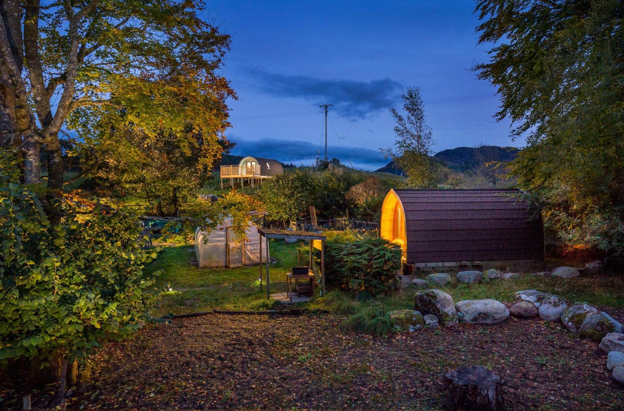 Villa Spectacular Mountain View Ecopod à Newtonmore Extérieur photo